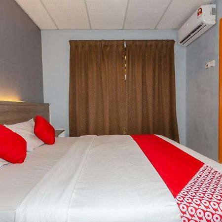 Oyo 1088 Yellow Mansion Banda Kaba Hotel Malacca 外观 照片