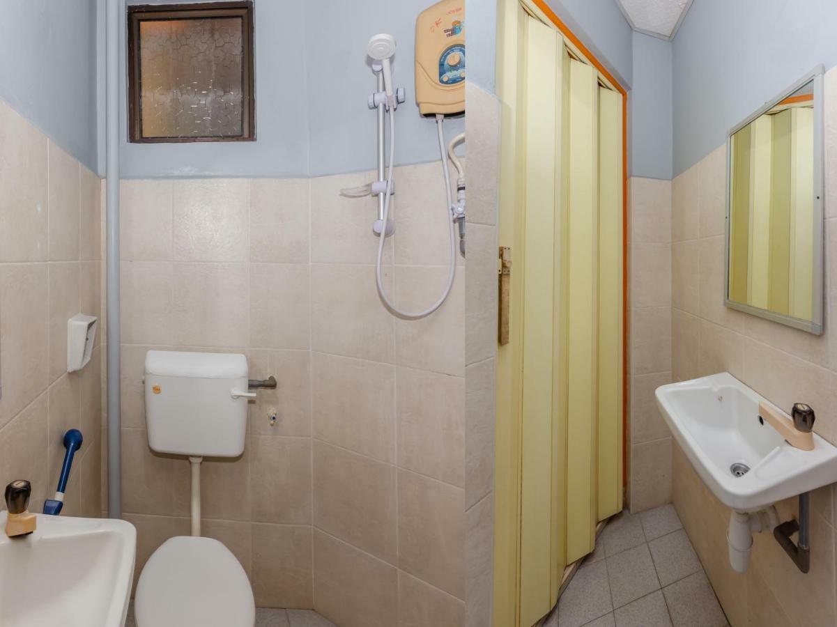 Oyo 1088 Yellow Mansion Banda Kaba Hotel Malacca 外观 照片