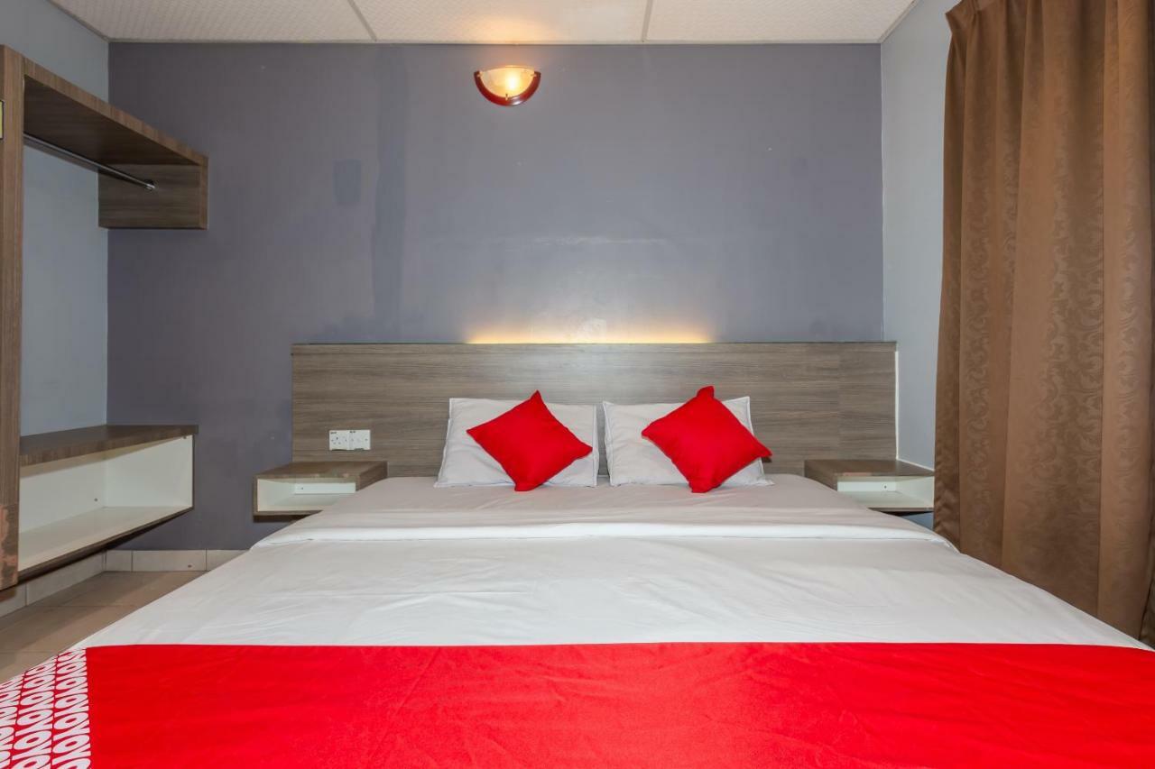Oyo 1088 Yellow Mansion Banda Kaba Hotel Malacca 外观 照片