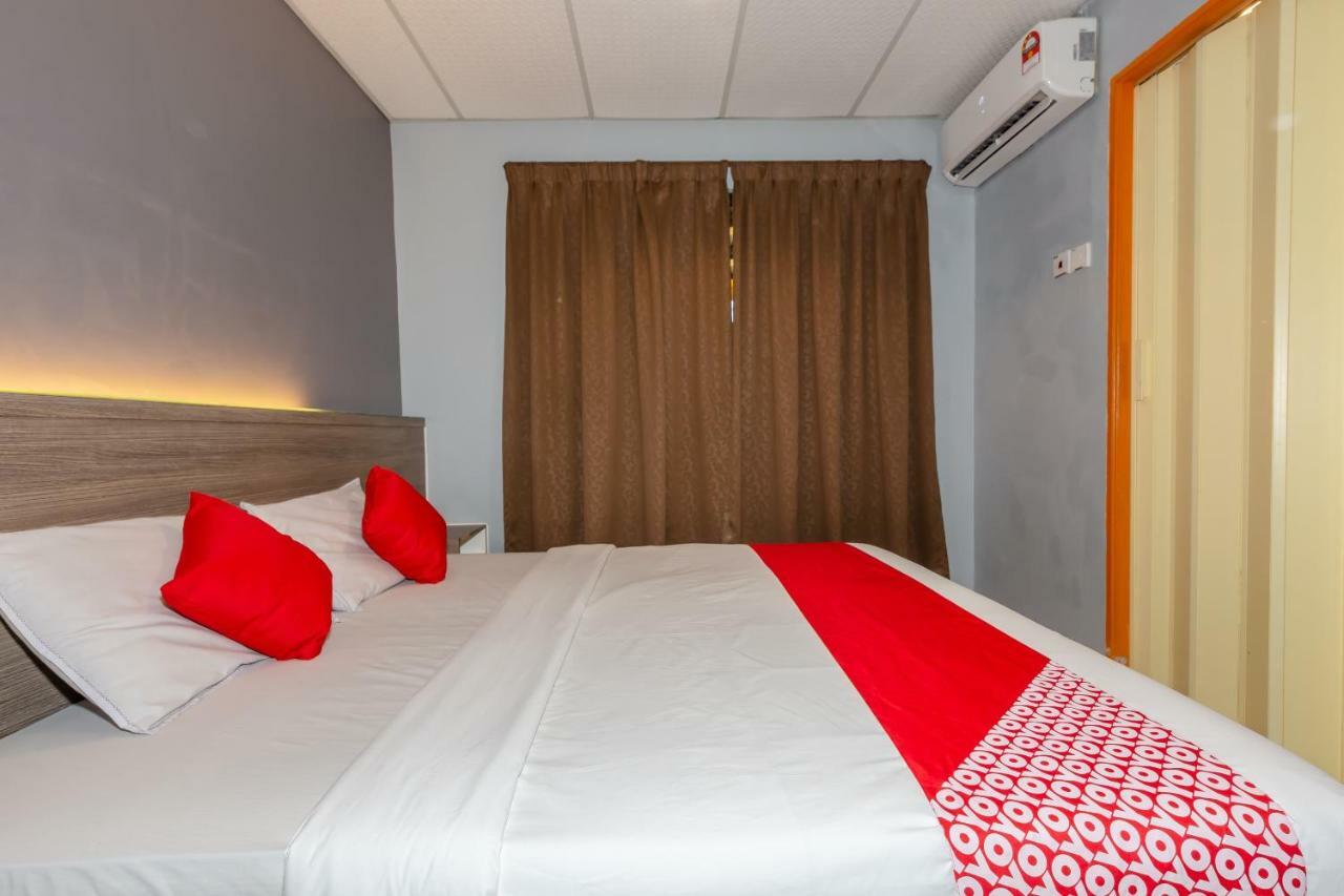 Oyo 1088 Yellow Mansion Banda Kaba Hotel Malacca 外观 照片