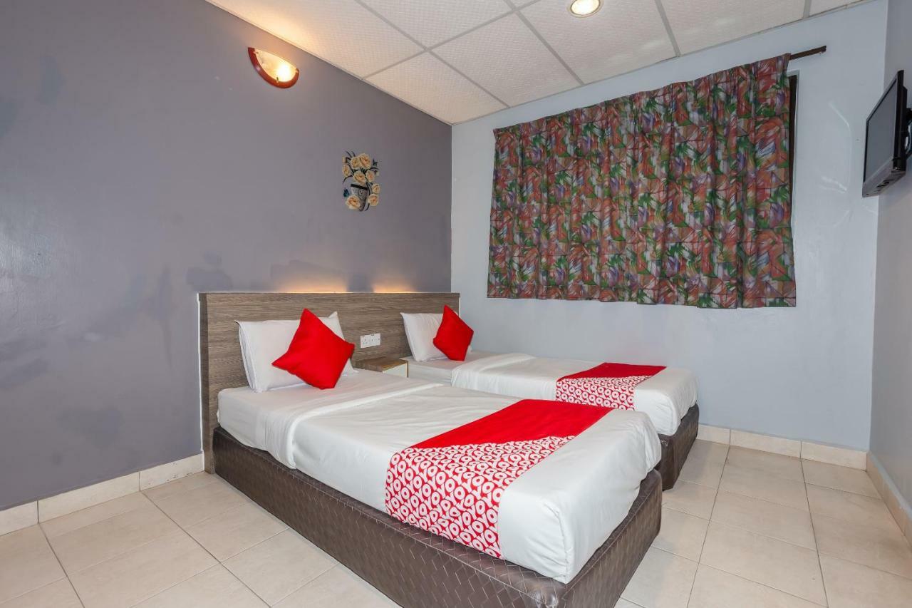 Oyo 1088 Yellow Mansion Banda Kaba Hotel Malacca 外观 照片
