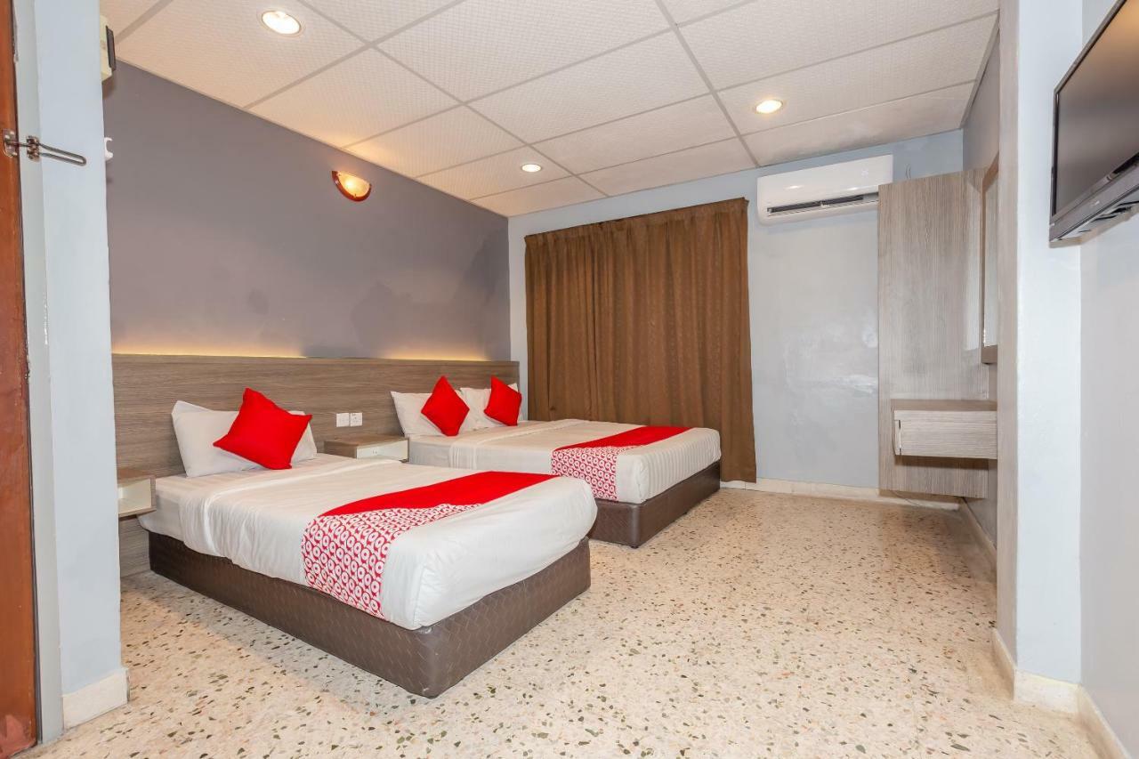 Oyo 1088 Yellow Mansion Banda Kaba Hotel Malacca 外观 照片