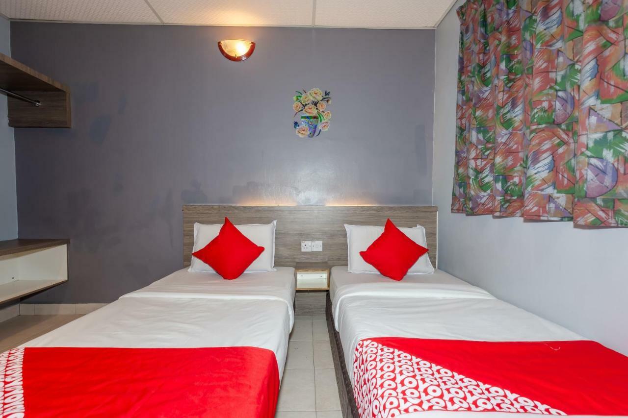 Oyo 1088 Yellow Mansion Banda Kaba Hotel Malacca 外观 照片